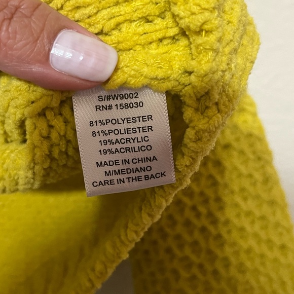 Pre-owned-Love Tree Green Cropped Pullover Sweater. - Picture 9 of 9